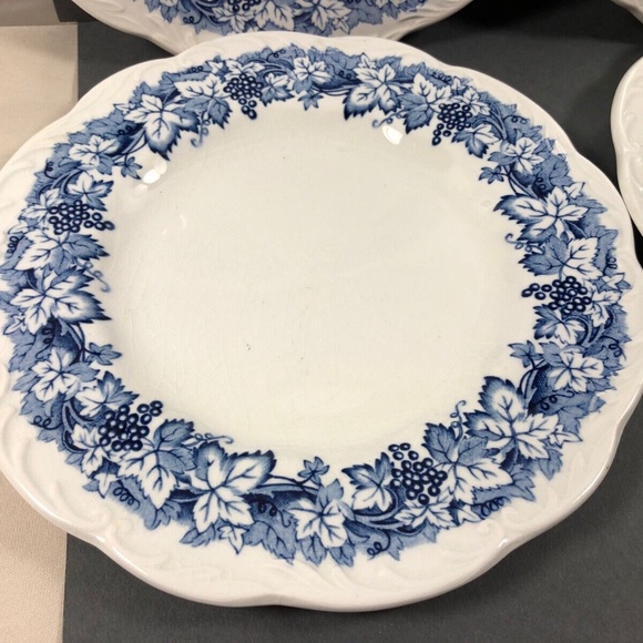 English Staffordshire Sterling Meakin Blue Vine Bread & Butter set of 4 plates - Picture 3 of 12
